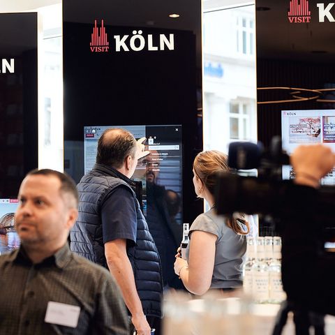 Wiedereröffnung der modernisierten Tourist Information am Kölner Dom ©KölnTourismus, Foto: Dieter Jacobi